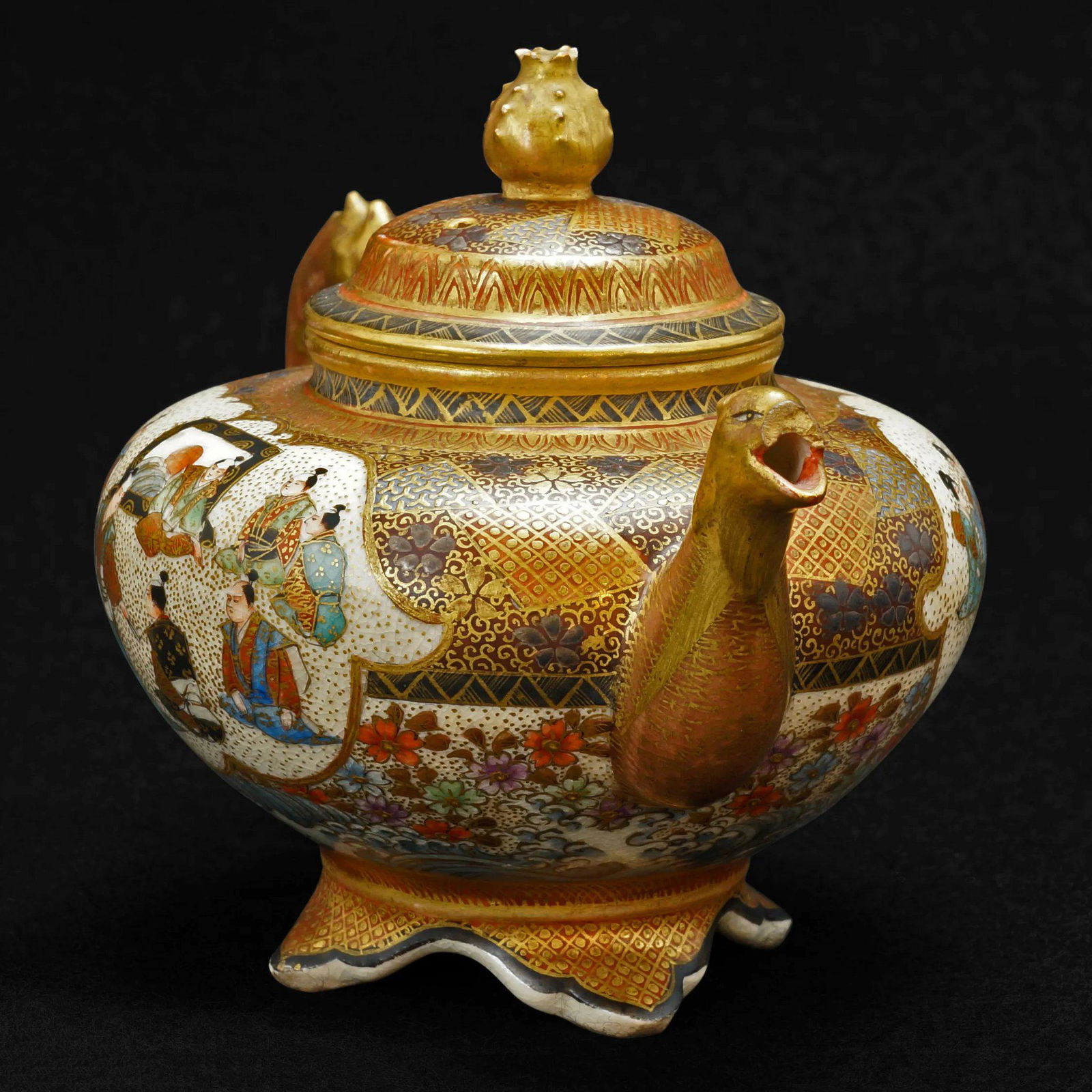 Japanese Satsuma Dragon Handle Teapot Meiji Period (1 of 9)