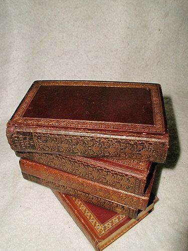 English Nathan Drake Essays Complete Set Illustrat: Complete set of five rich burgundy leather books by Nathan Drake,M.D. author of Literary Hours. Titled "Essays". Beautiful gold tooling both sides,gilt page edges on three sides and brown and rust lea