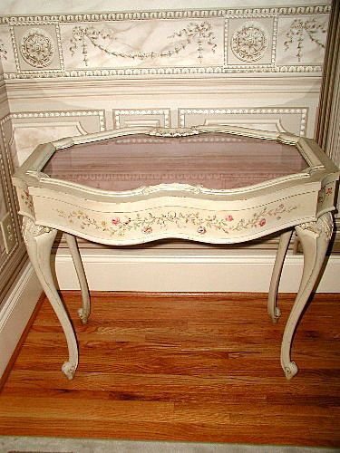 Italian Vanity Table Display Curio Hand Painted Early 1: About the Item: Unusual early 1900's Italian antique white or cream side table that doubles as a curio, display piece or vanity. Stands on stately high cabriole legs with wonderful carving at the kne