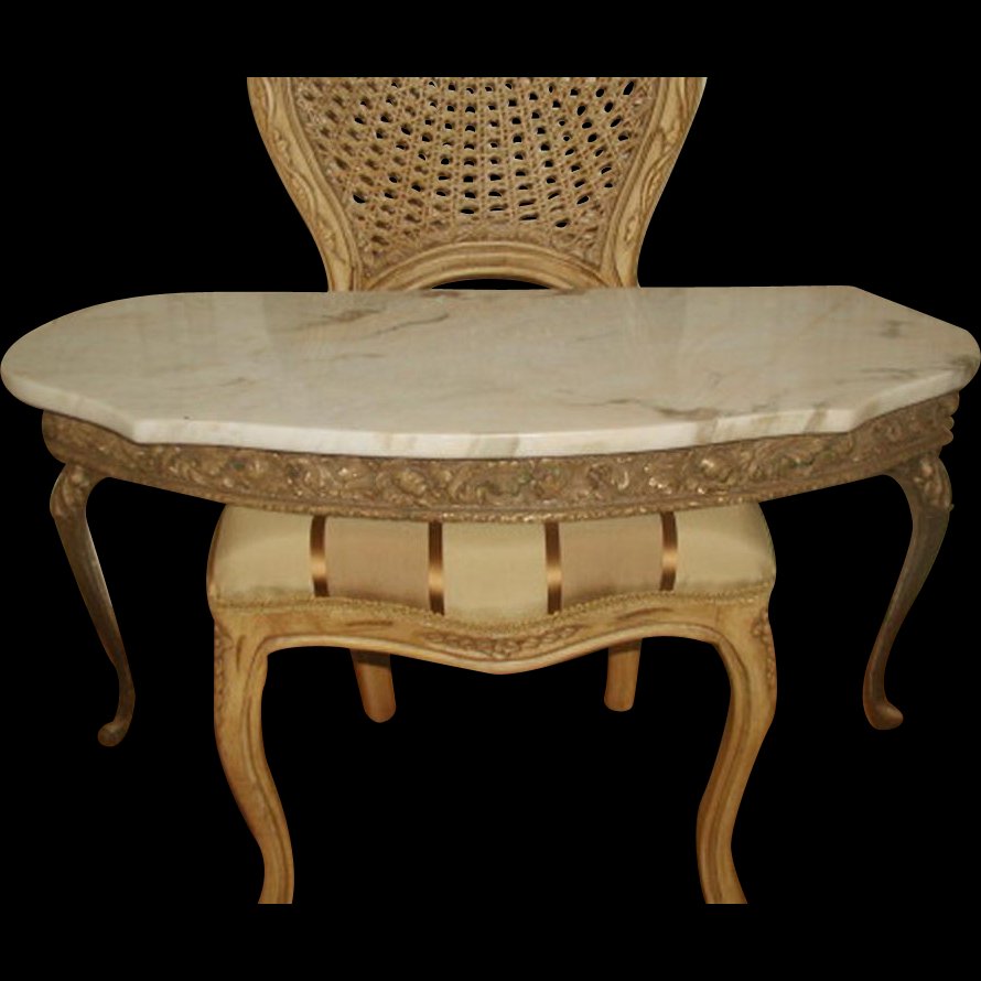 Italian Console Table Marble Top Gilt Early 1900's: Early 1900's Italian console table with attached marble top in antique cream background and camel and light brown veining with a hint of pink in some veins. Ornate gilt wood apron depicts acanthus lea