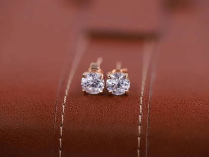 Certified 4 Carat Round Cut 14kt Solid White Gold Lab Grown Diamond Studs: Certified 4 Carat Diamond Round Cut 14kt Solid White Gold Studs Lab Grown Diamond Studs, 14Kt/59% Hallmarked Color- D, Clarity -VS1, Diamond Weight: 4 Ct,Round Cut. Shipping Free