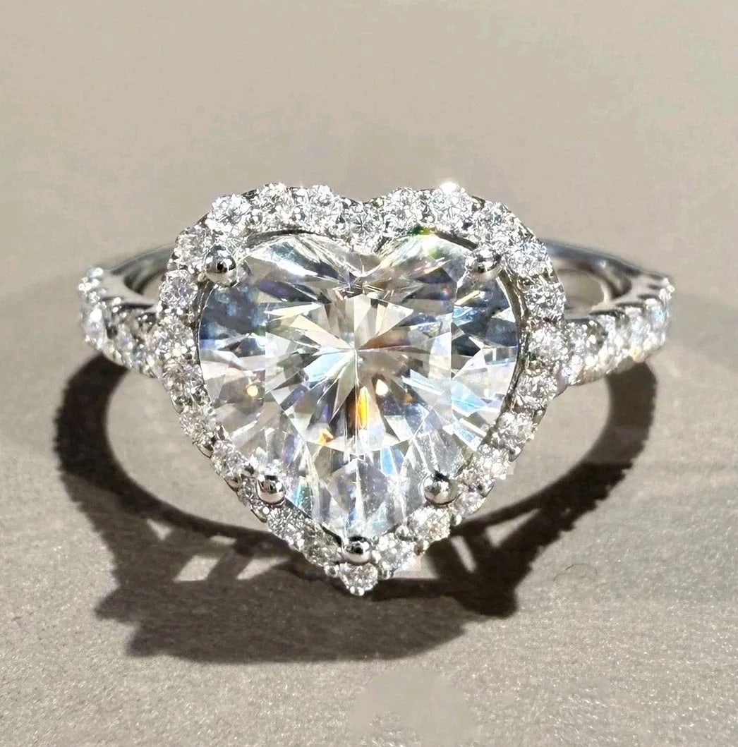 10 - Ct Certified HPHT - Treated Pretty Off White Diamond Heart Shape Ring. 925 Silver (1 of 4)