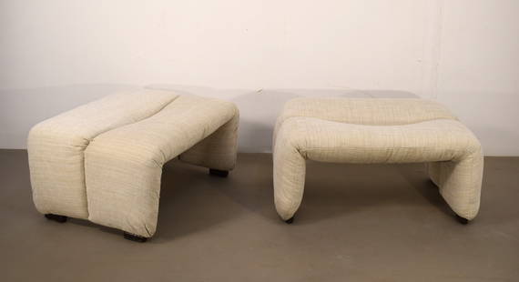 Afra & Tobia Scarpa- Set of 2 pouf Coronado: Afra & Tobia Scarpa- Set of 2 pouf Coronado by B&B, 1960s. Good condition, normal signs of wear.Measures: Height 32 cm; Width 68 cm; Depth 51 cm. Insured and tracked shipping. Shipping Cost: Italy - 8