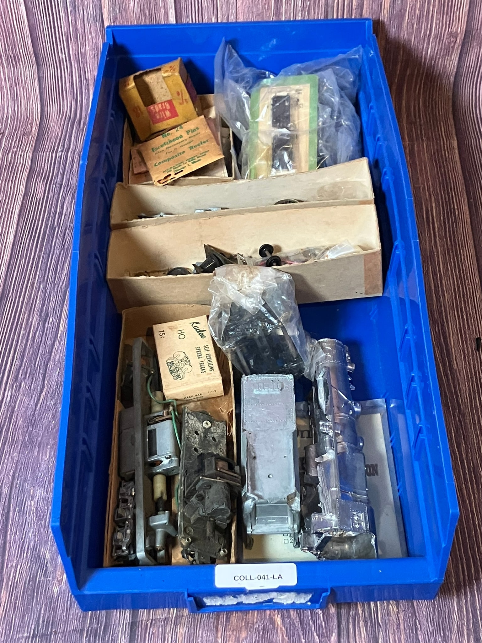 Vintage Train Parts & Accessories Lot as Shown (1 of 3)