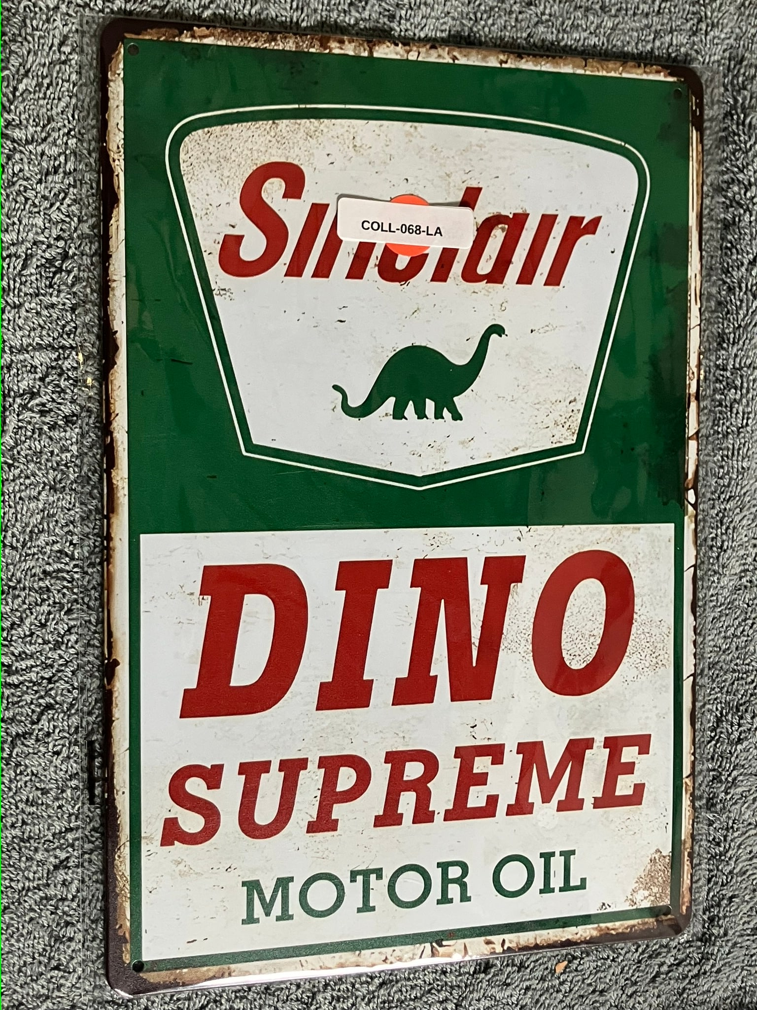 Tin Sign – Sinclair Dino Supreme Motor Oil: Tin Sign – Sinclair Dino Supreme Motor Oil – Retro Automotive Wall Art