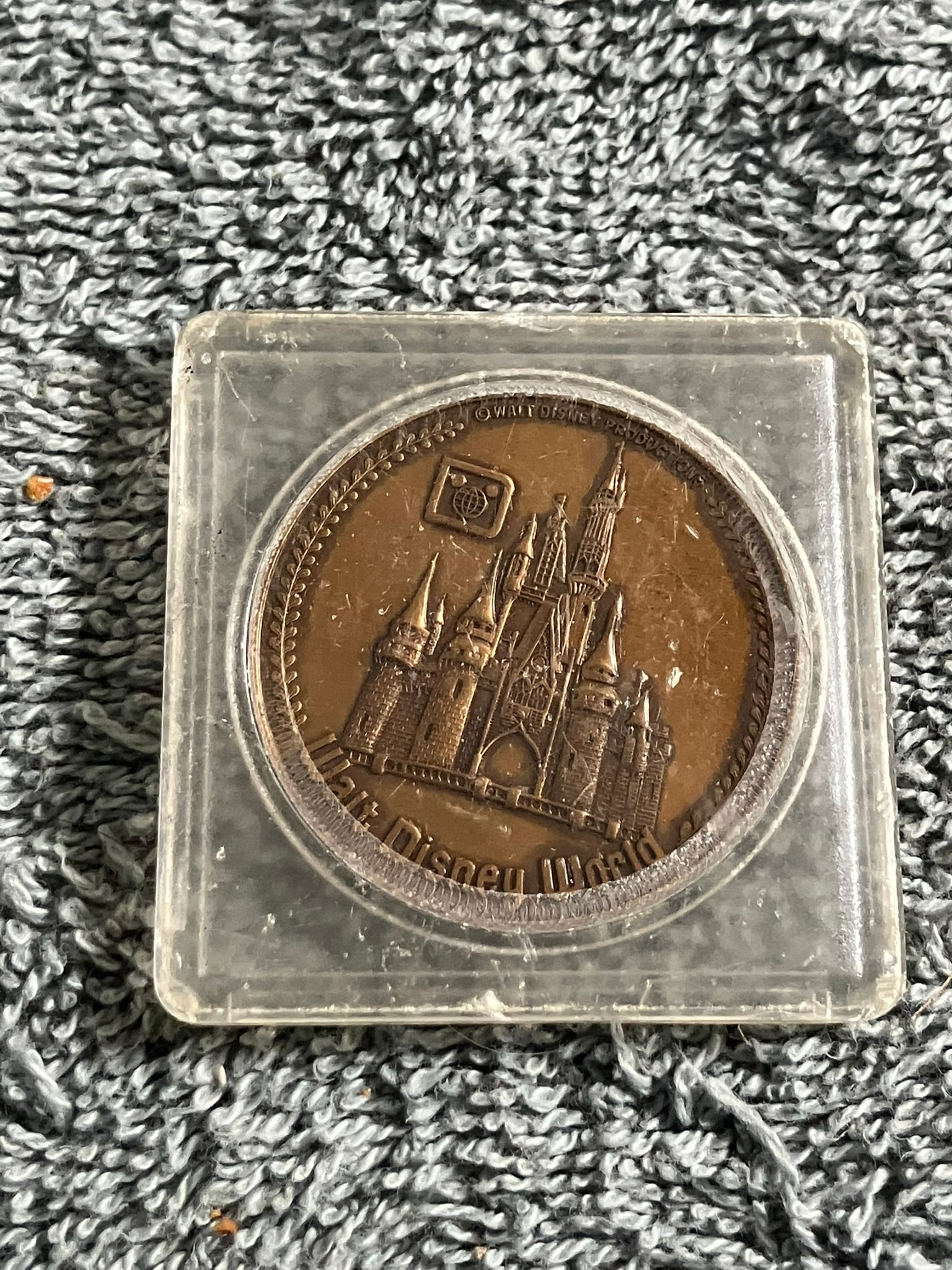 Vintage 1970s Walt Disney World Bronze Medallion – Magic Kingdom Souvenir Coin – Cinderella (1 of 2)