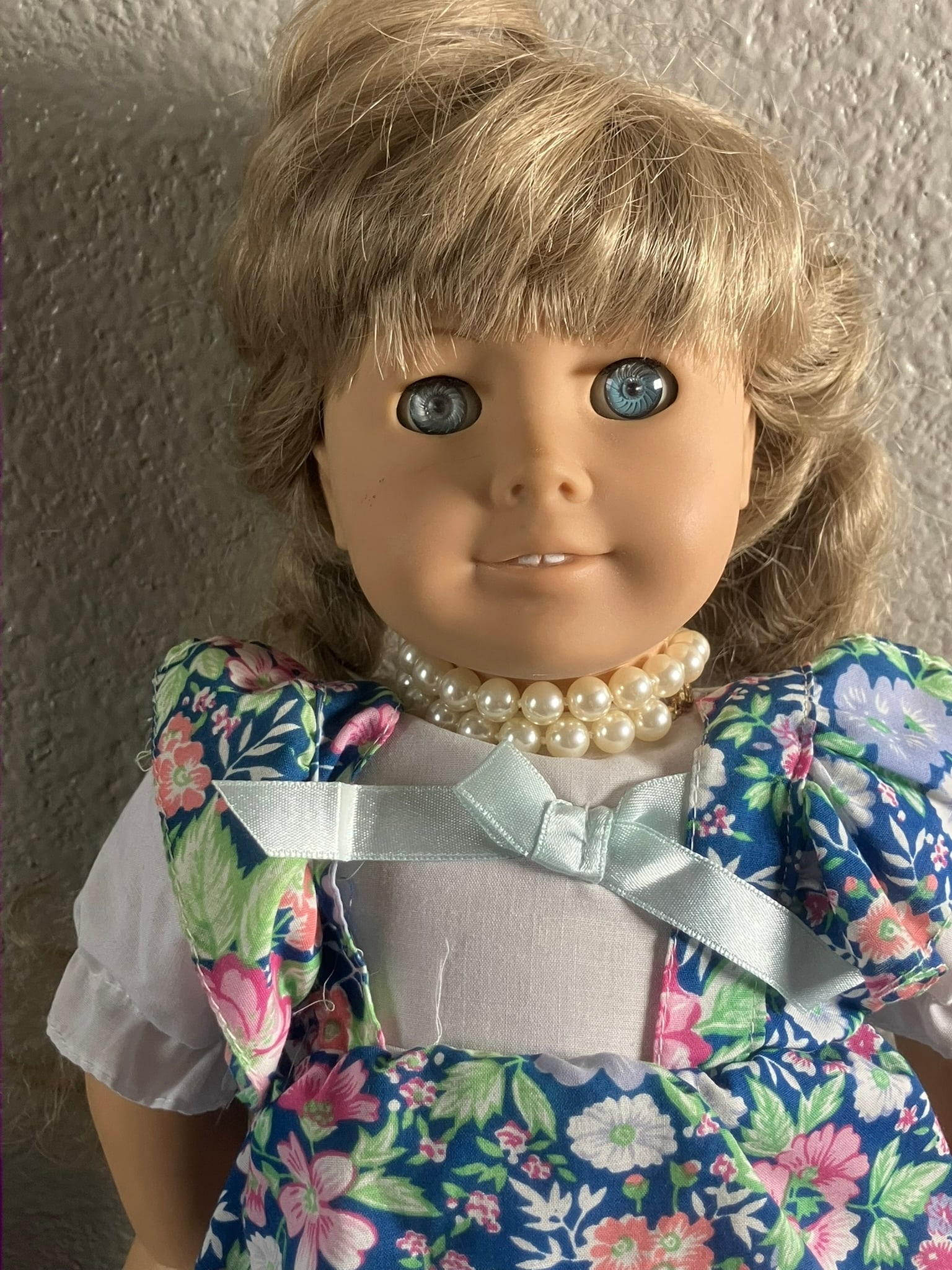 Vintage American Girl Doll Kirsten – Pleasant Company: authentic vintage Pleasant Company Kirsten doll, one of the original American Girl characters created before the Mattel era. Kirsten is now fully retired and no longer in production, making her highly