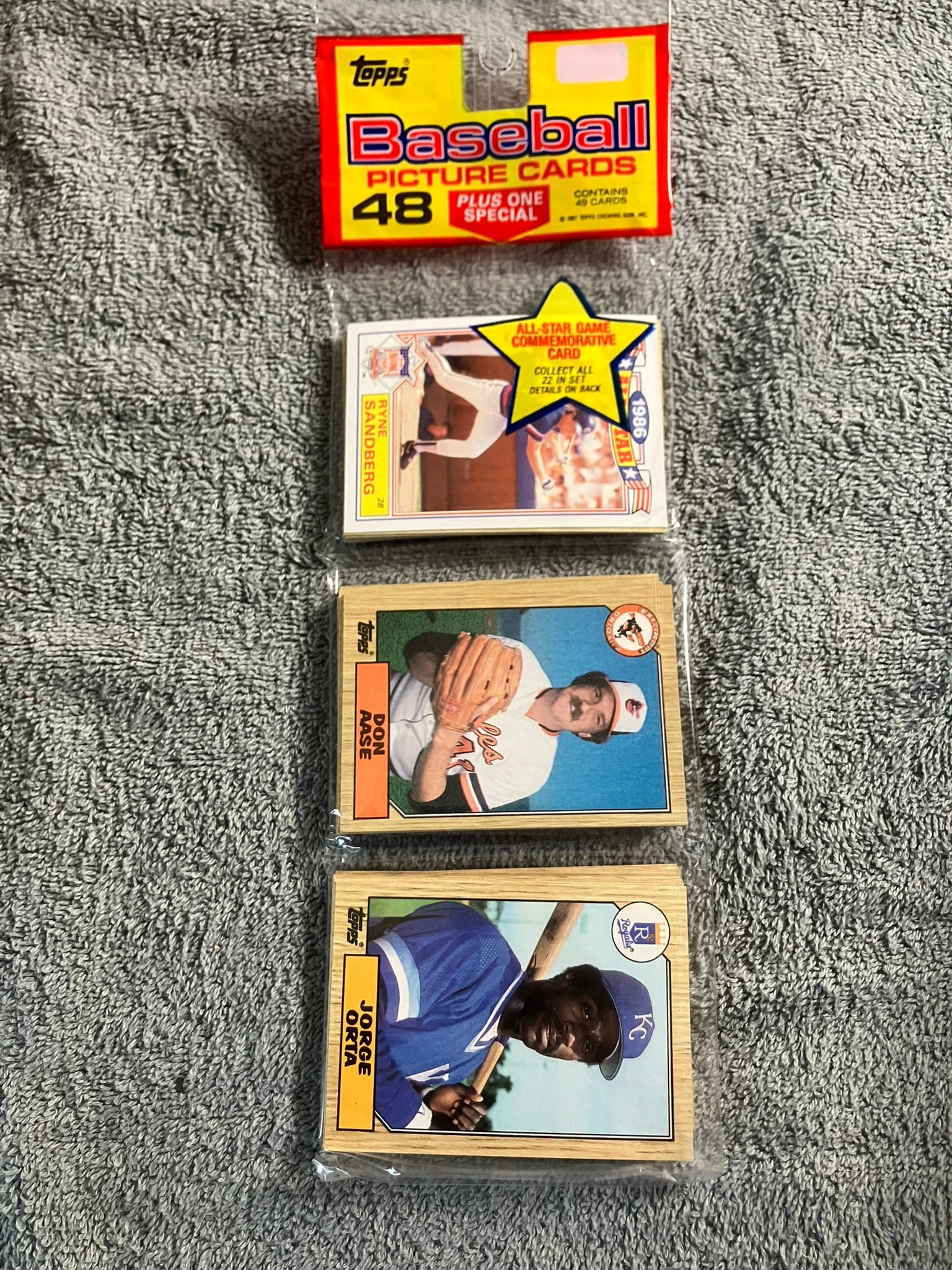 Vintage Topps Unopened Baseball Rack Pack w/Ryne Sandberg (1 of 1)