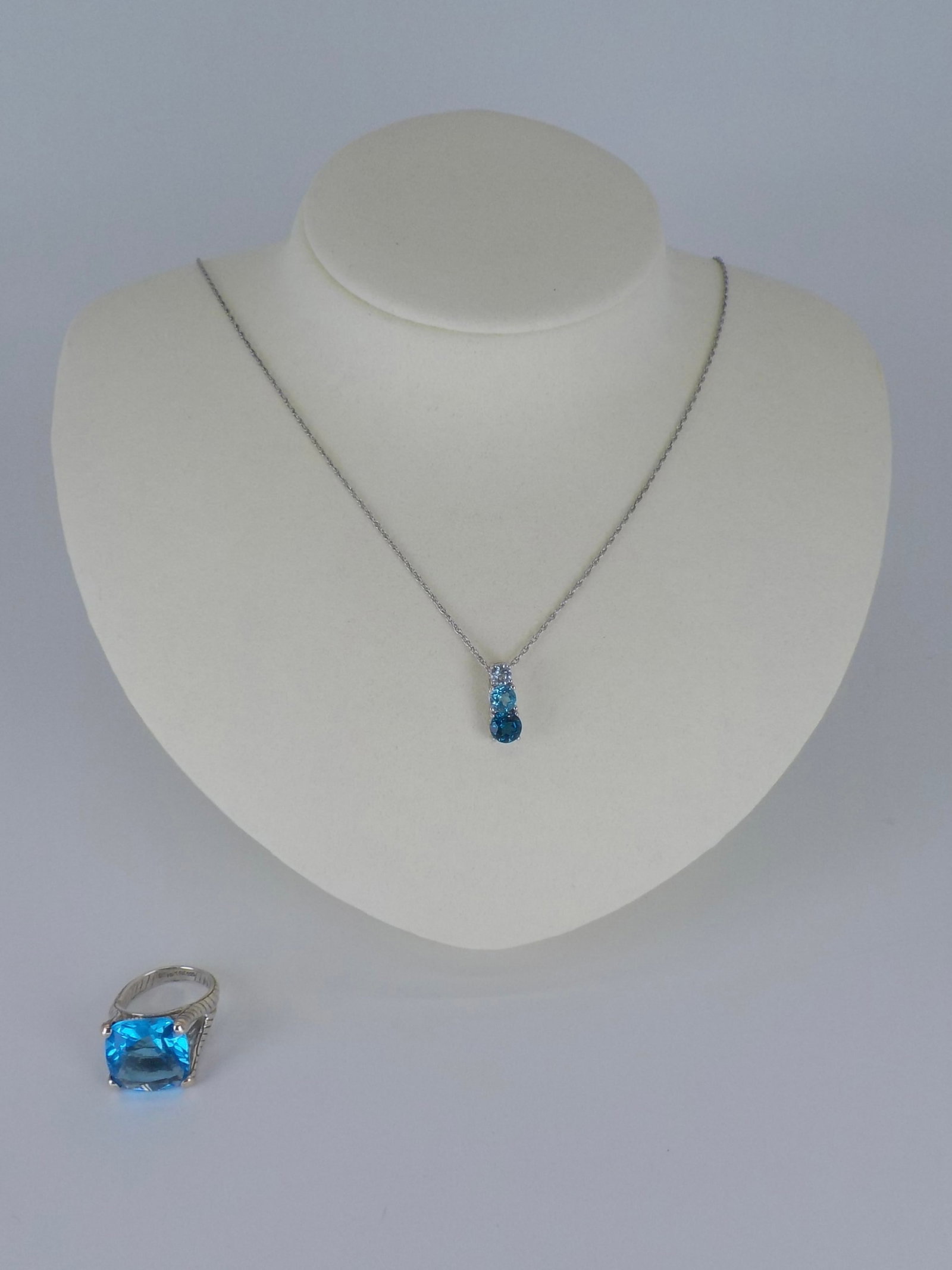 Sterling Silver Mount Aquamarine Necklace & Ring Set: Sterling Silver Mount Aquamarine Necklace & Ring Set