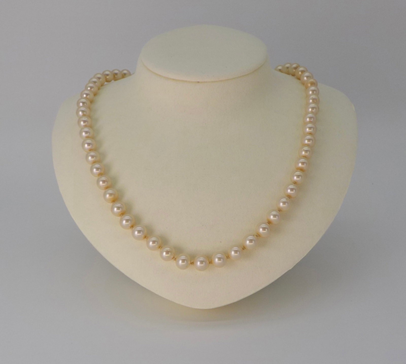 Vintage Pearl Neckless: Vintage Pearl Neckless Sterling silver filigree Clasp