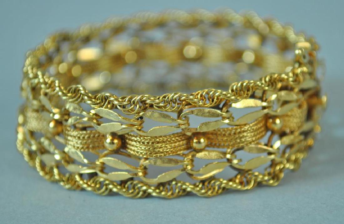 GOLD FANCY LINK BRACELET (1 of 3)