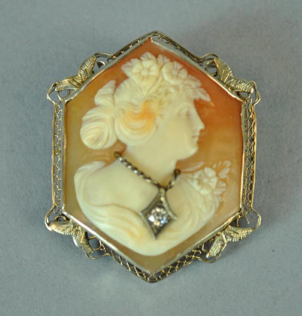 GOLD CAMEO BROOCH PENDANT (1 of 2)