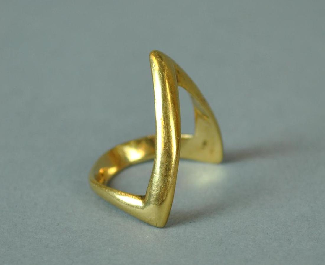 18K MODERN STYLE RING (1 of 3)
