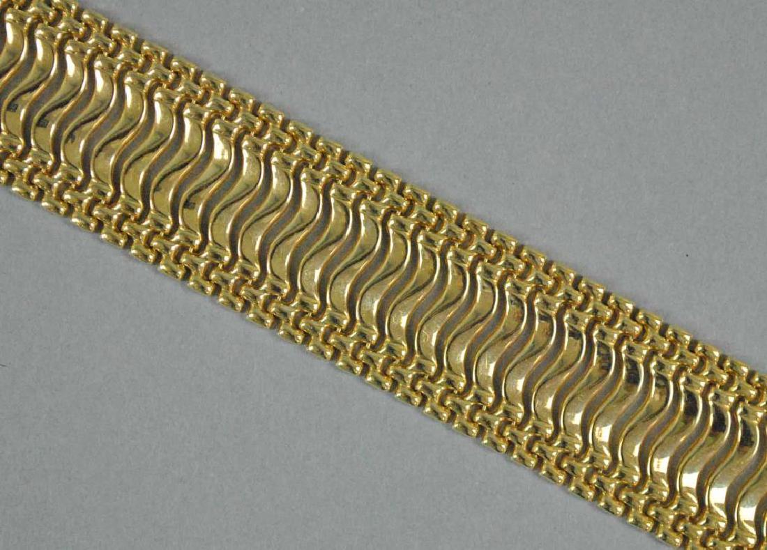 GOLD FANCY WIDE LINK BRACELET, 25.5GMS. (1 of 3)
