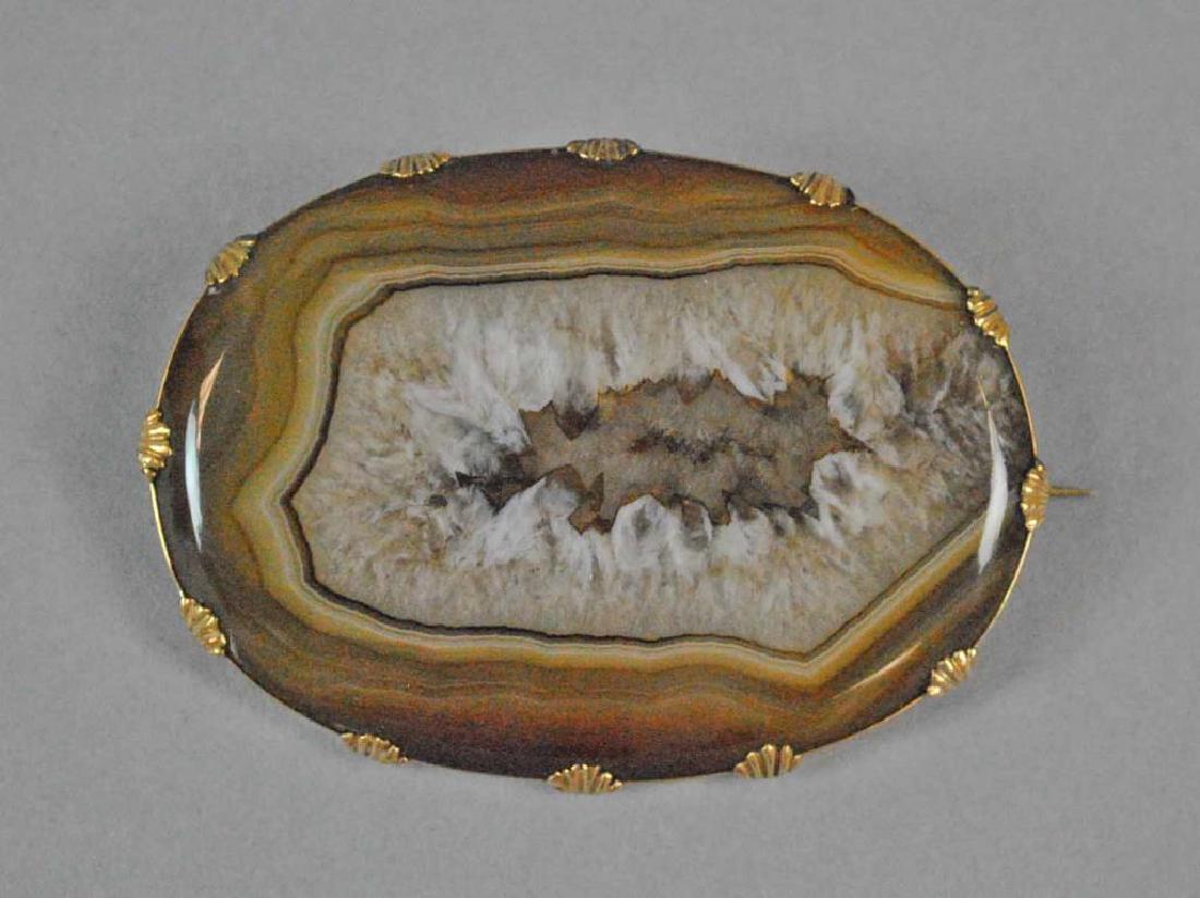 VICTORIAN GOLD AGATE BROOCH (1 of 2)