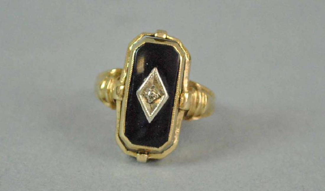 ONYX & CAMEO FLIP RING: set with a rectangular black onyx stone accented with diamond chip, and shell cameo on the reverse, overall head 15x8mm, in yellow gold, tests 10+K, size 5, 4.6gms.