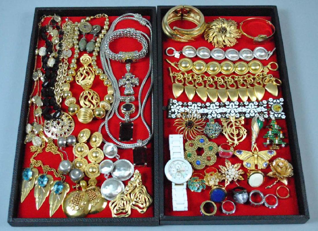 (40+) PIECES SIGNED COSTUME JEWERLY (1 of 7)