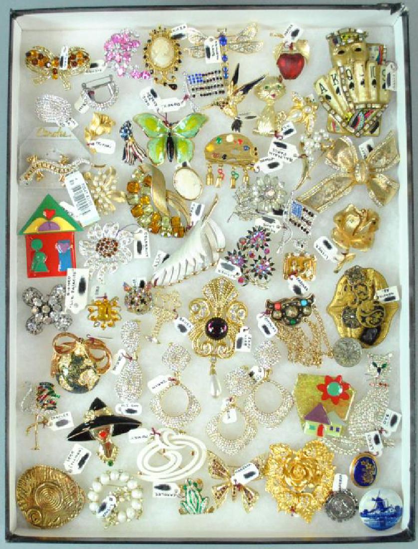 (50+) SIGNED COSTUME JEWELRY PINS: including Danecraft, Trifari, Carolee, Jarin, Maresca, Lisner, Weiss, Florenza, Kenneth Lane, etc., largest 3in. (overall good condition, large playing cards pin with glue residue verso, small Coro ye
