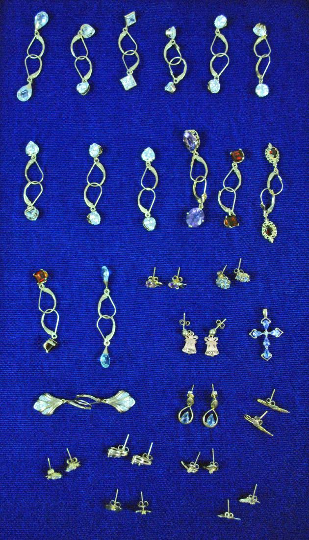 (25) PAIRS 14K EARRINGS (1 of 5)