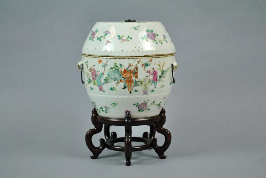 CHINESE LATE QING FAMILLE ROSE COVERED JAR (1 of 8)