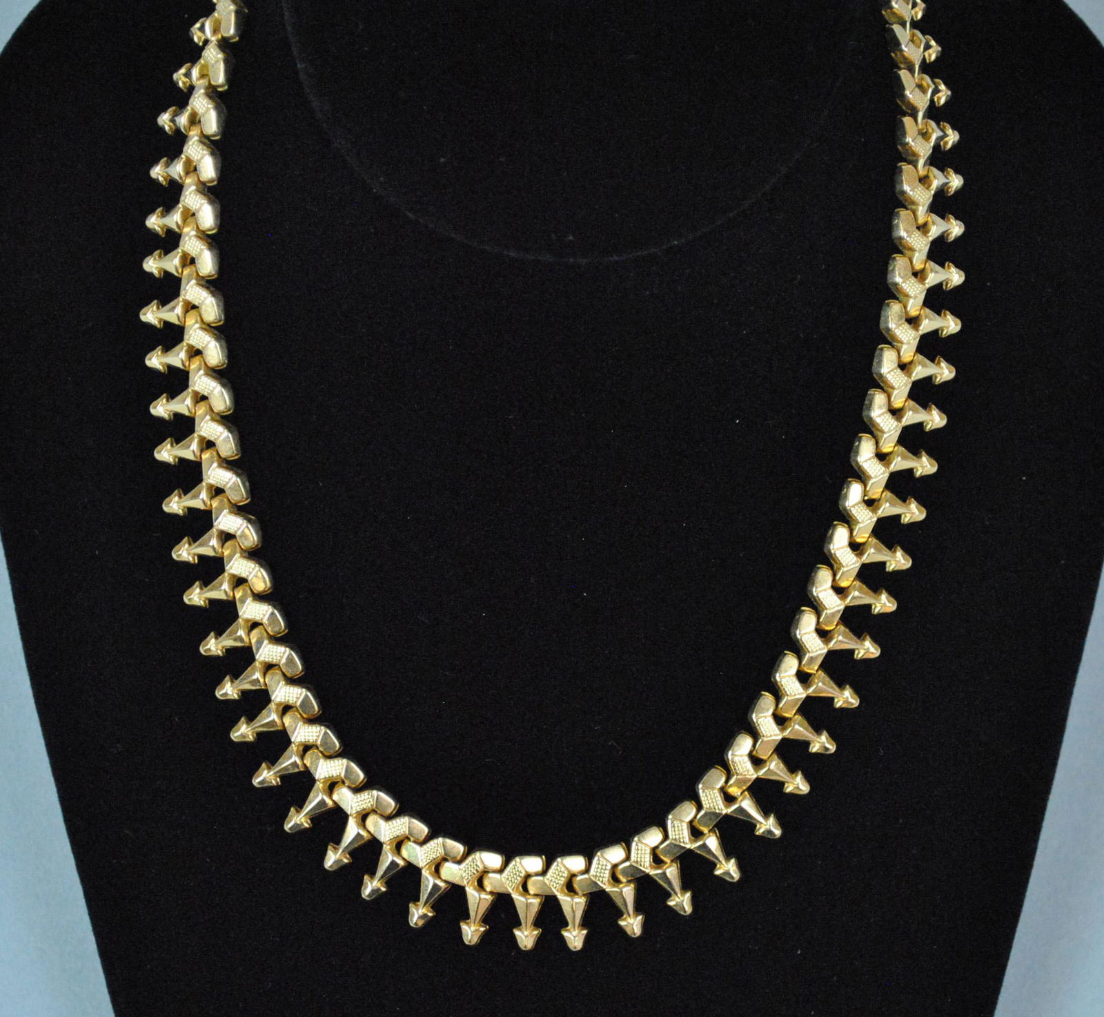 18K ETRUSCAN STYLE NECKLACE, 38.5GMS. (1 of 2)