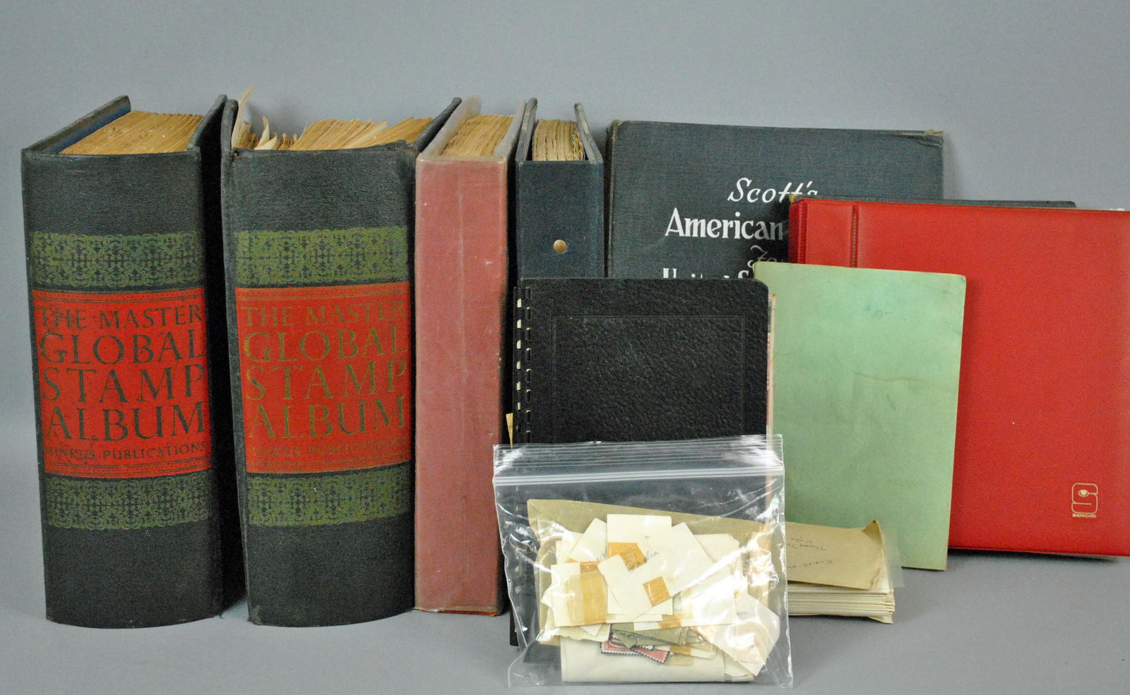 LARGE GROUP US & INTERNATIONAL POSTAGE & ALBUMS (1 of 11)