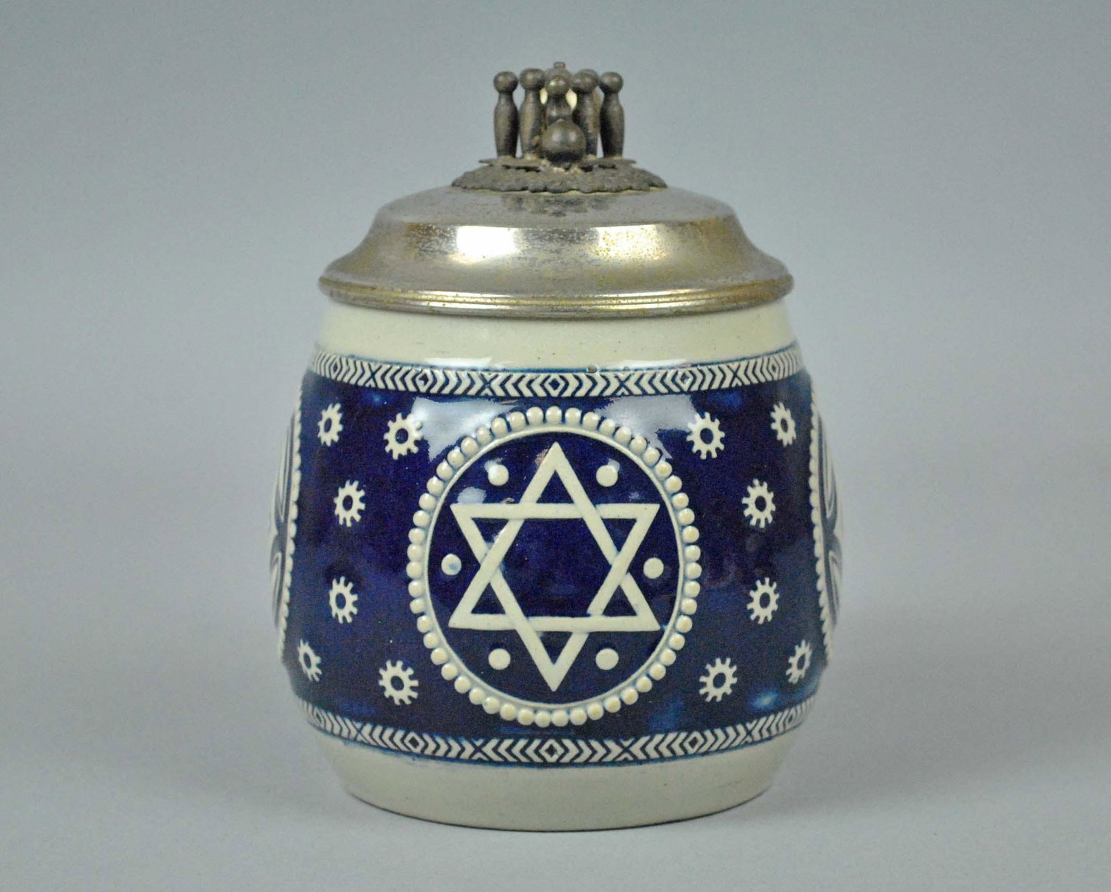 VINTAGE GERMAN STEIN: VINTAGE GERMAN STEIN 0.5L, with brewers hexagram design, 9-pin bowling finial, incised T in square mark, #2569, overall good condition (overall light oxidation to lid), 5.25in.