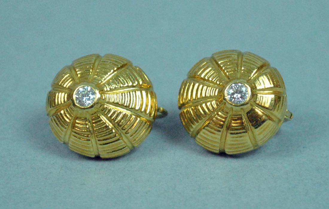 PAIR 18K TIFFANY SCHLUMBERGER DIAMOND EARRINGS (1 of 2)