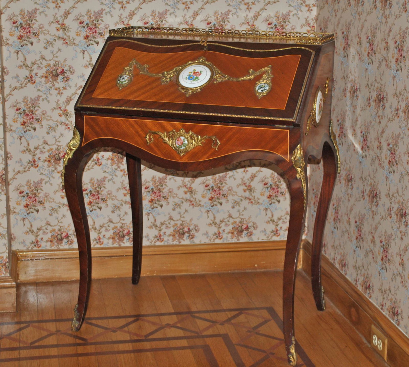 CONTEMPORARY LOUIS XVI STYLE LADIES DESK (1 of 8)