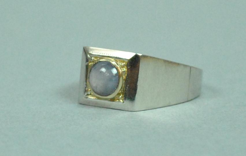 GENTS PLATINUM STAR SAPPHIRE RING (1 of 4)