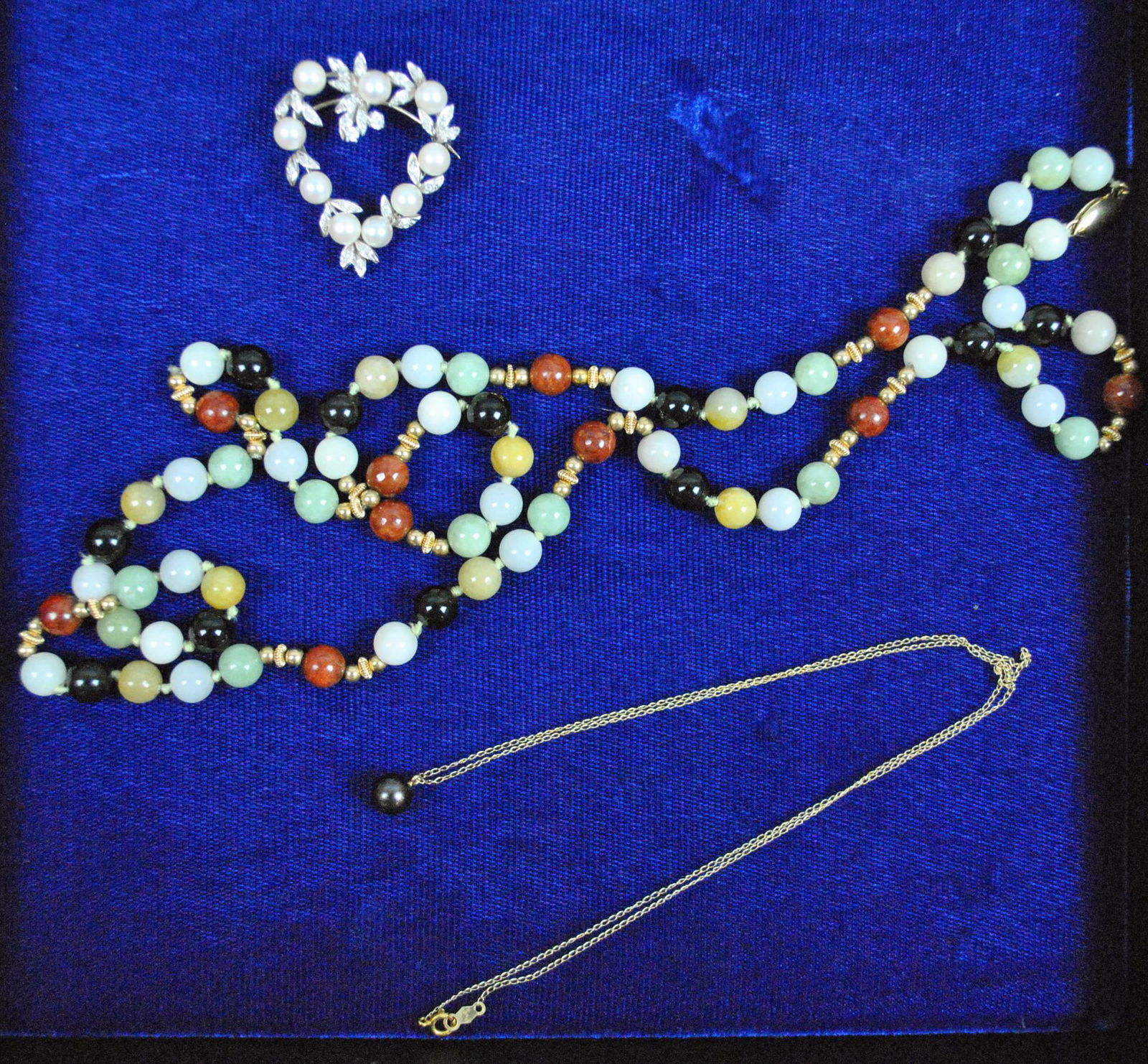 (3) PIECE 14K JEWELRY GROUP: (3) PIECE 14K JEWELRY GROUP comprising a heart form pin set with 5mm pearls accented with diamond melee, 1.3in., 7.2gms., a 6.5mm black pearl pendant on 18" oval link chain, and a 28" (7mm) gemstone b