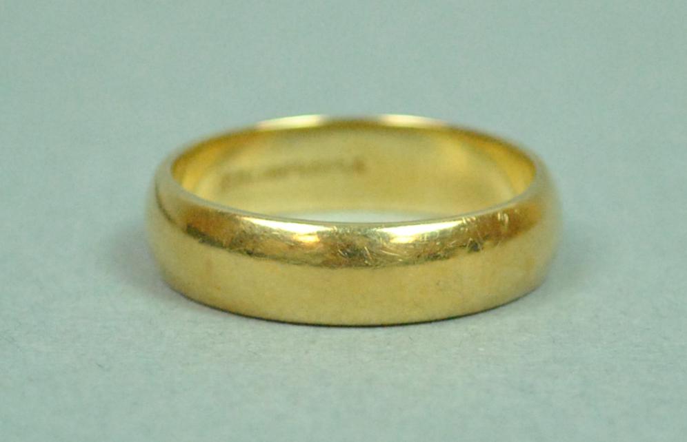 GENT'S 14K WEDDING BAND (1 of 1)