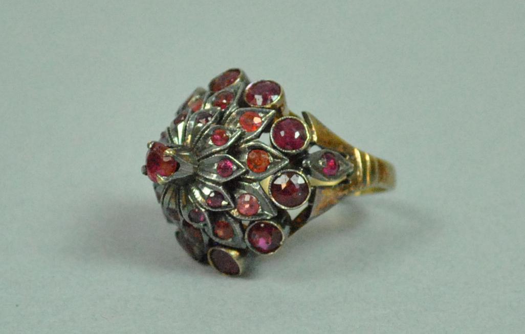 14K VICTORIAN RED STONE CLUSTER RING (1 of 4)