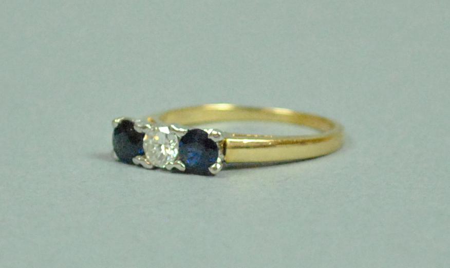 14K SAPPHIRE & DIAMOND THREE STONE RING (1 of 4)