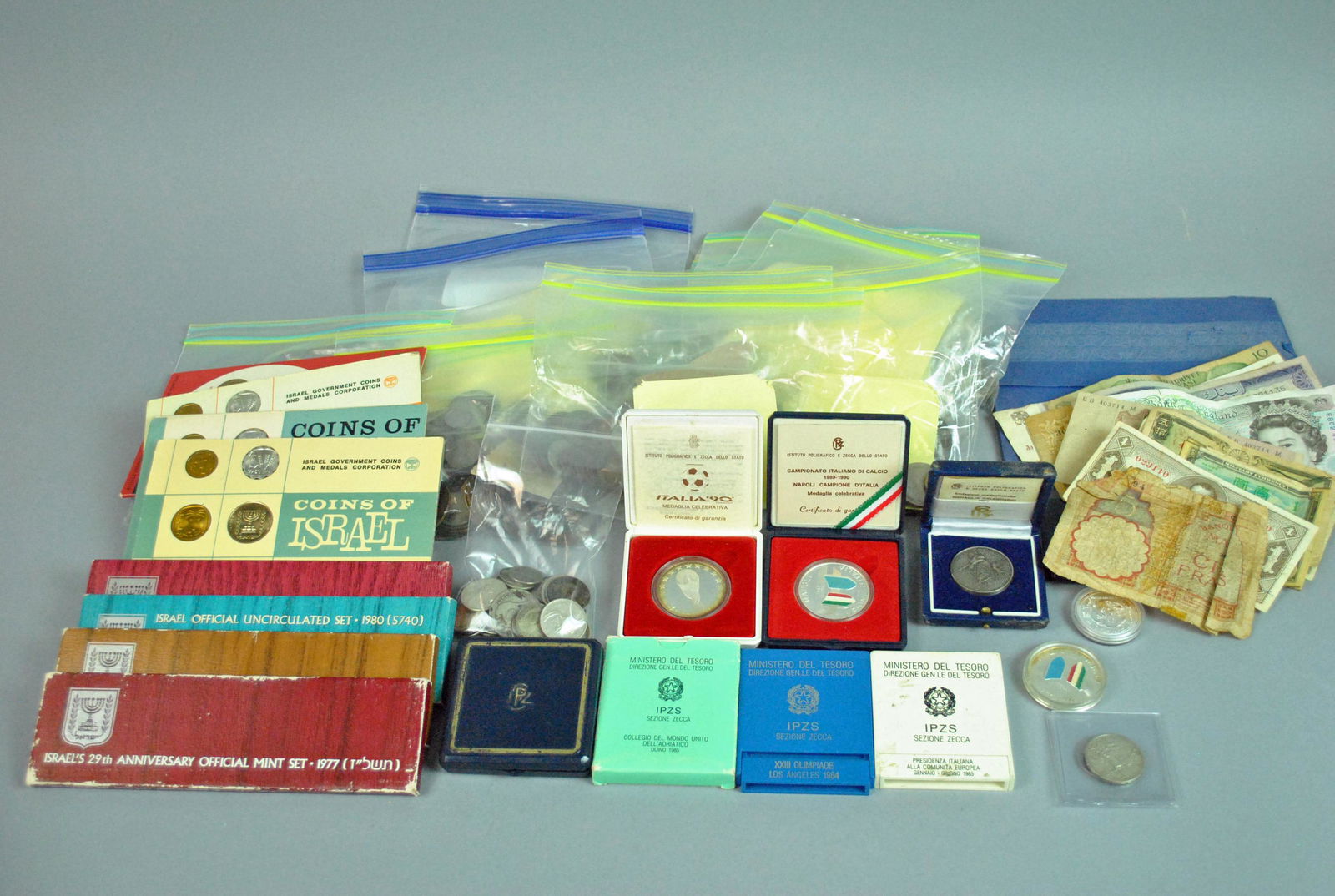 MIXED GROUP OF INTERNATIONAL COINS, BILLS & SETS (1 of 1)