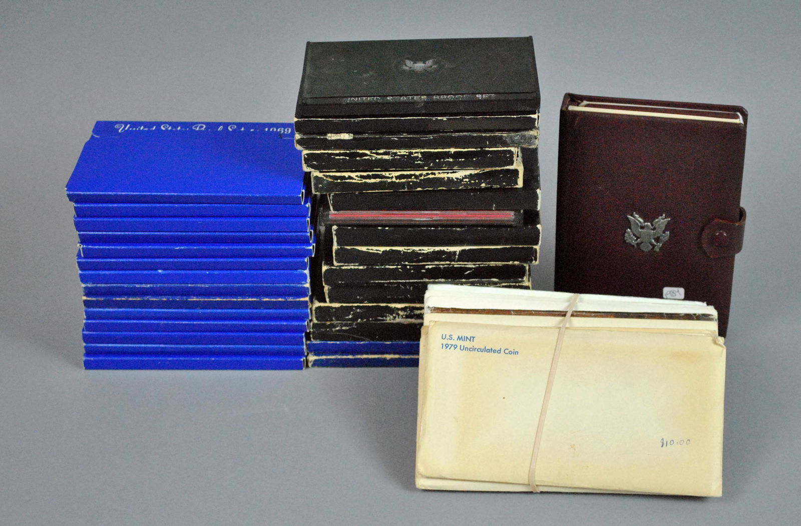 (26) US UNCIRCULATED & PROOF MINT SETS (1 of 1)