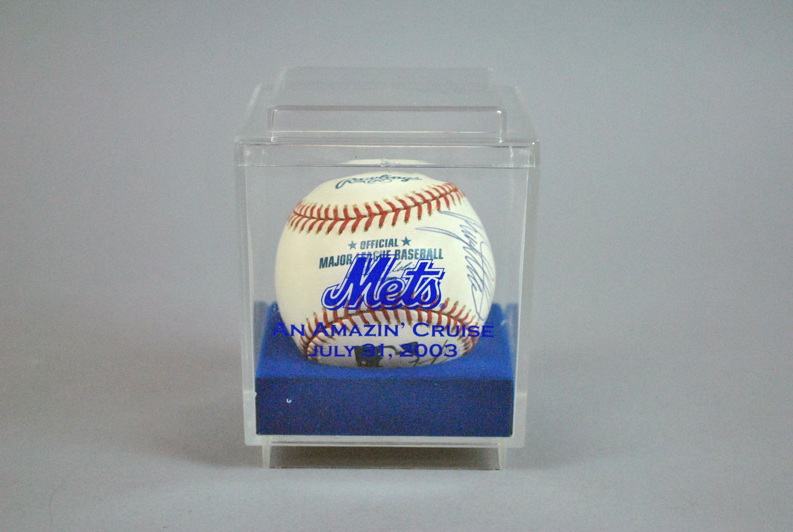 NY METS SIGNED MAJOR LEAGUE BALL: NY METS SIGNED MAJOR LEAGUE BALL includes 6 signatures including Cliff Floyd, Ty Wigginton, Mike Glavine and 3 others, on an Official Major League Bud Selig baseball, in a Mets 'An Amazin' Cruise, Jul