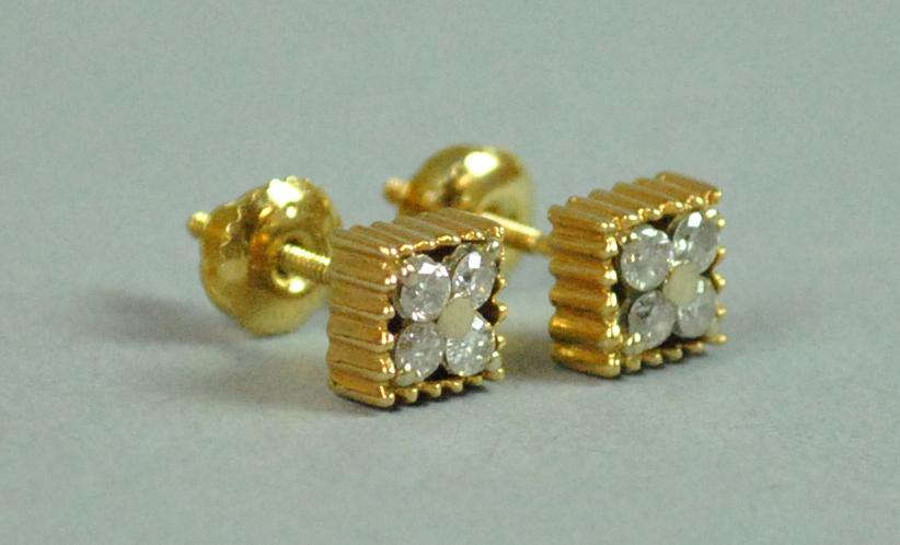 PAIR 18K DIAMOND EARSTUDS (1 of 3)