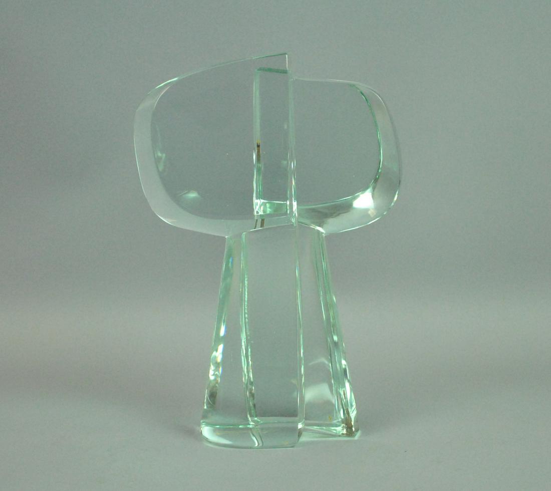ANTONIN DROBNIK (Czech, 1825-2007): ANTONIN DROBNIK (Czech, 1825-2007) 'Plastika', glass sculpture, label marked 'Plastika Drobnik 23cm', no condition issues, 9.5in.