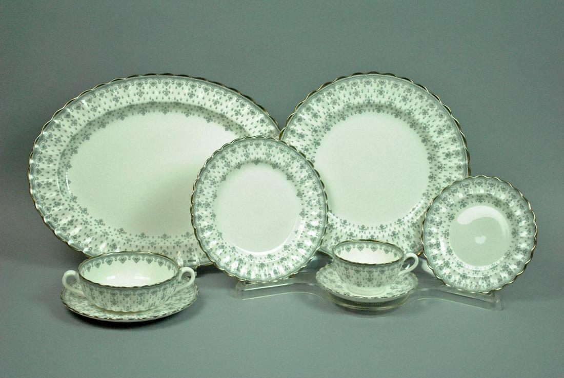 (87) PIECE SPODE FLEUR DE LYS CHINA SERVICE (1 of 3)