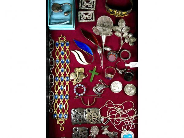 35-PIECE VINTAGE JEWELRY GROUPING: including a Tiffany key chain, Norwegian enamel leaf pins, jade cross pendant, marcasite floral brooch, turquoise, rings, pins, charms, etc., most in sterling