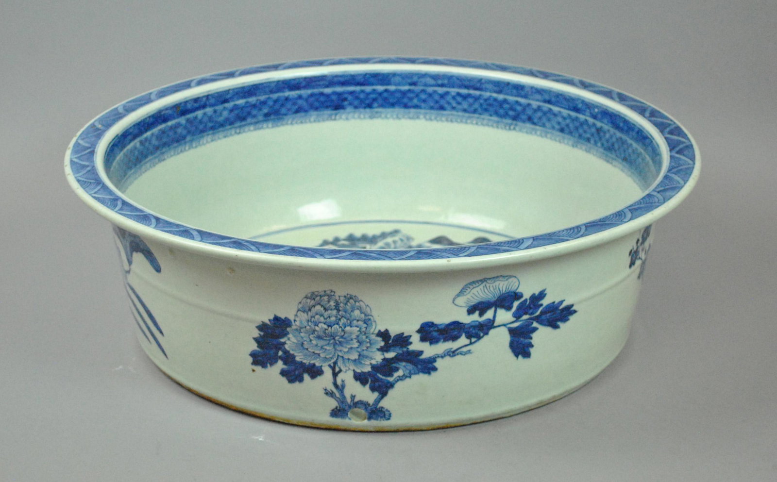 MASSIVE CHINESE EXPORT BLUE & WHITE CANTON BASIN (1 of 10)