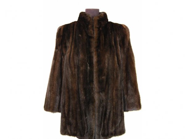 LADIES MINK JACKET: three-quarter length sleeves, "Furs by Winell" label, New York
