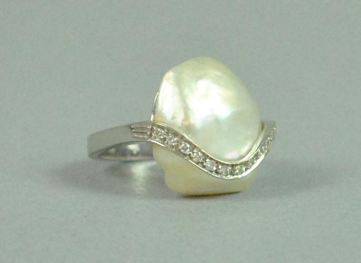 ITALIAN NIMEI 18K BAROQUE PEARL & DIAMOND RING (1 of 4)