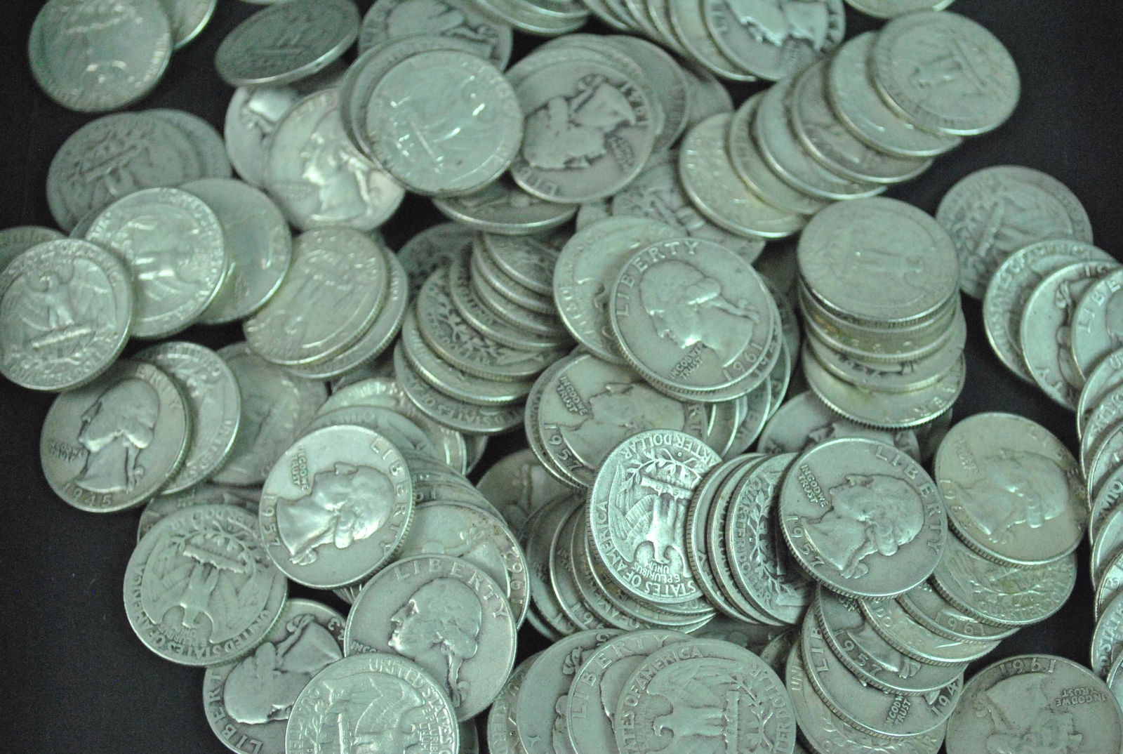 145+ US SILVER QUARTERS - MOSTLY WASHINGTON'S (1 of 1)