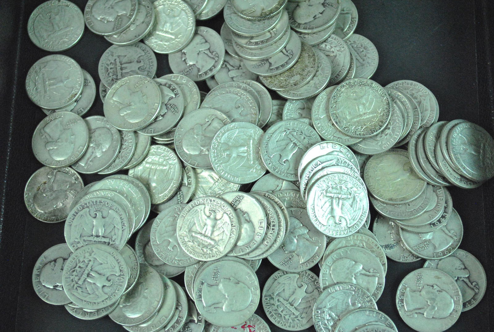 145+ US SILVER QUARTERS - MOSTLY WASHINGTON'S (1 of 1)