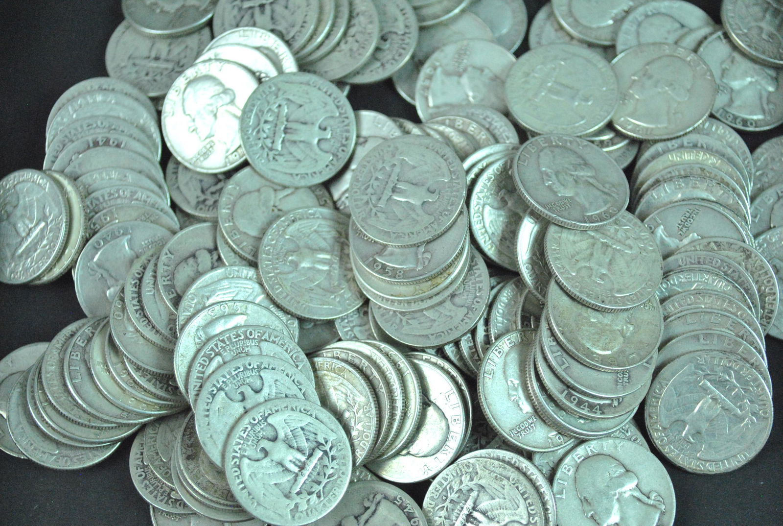 145+ US SILVER QUARTERS - MOSTLY WASHINGTON'S (1 of 1)