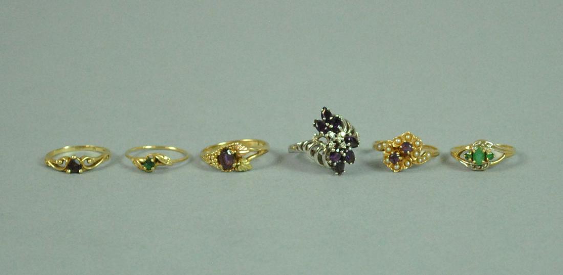 (6) GOLD AMETHYST & EMERALD RINGS (1 of 3)