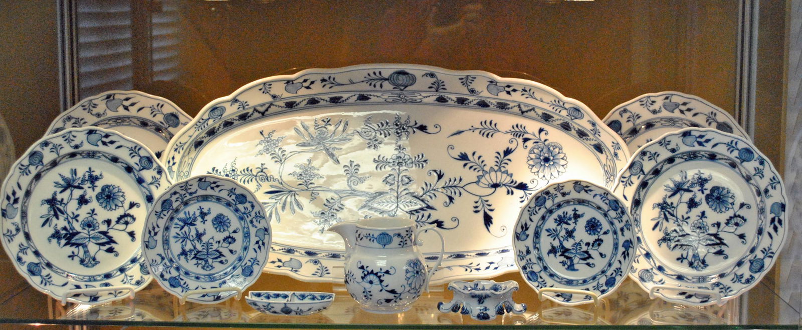 (35) PIECE MEISSEN BLUE ONION CHINA, MOST 19THC. (1 of 10)