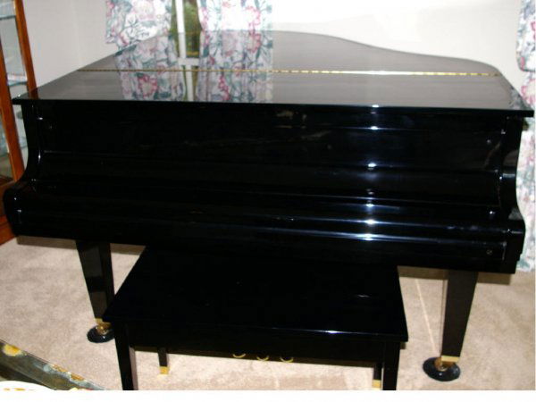 K. KAWAI EBONY BABY GRAND PIANO: #1915406, with bench, 39x57x60in.